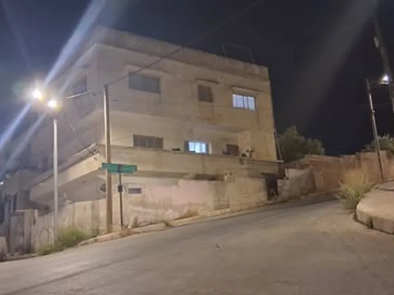 للبيع بيت الموقع جرش الجبل شيخ مصلحه اربع شقق