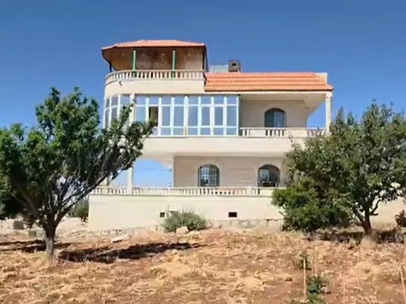 مزرعه للبيع مع بيت طابقين