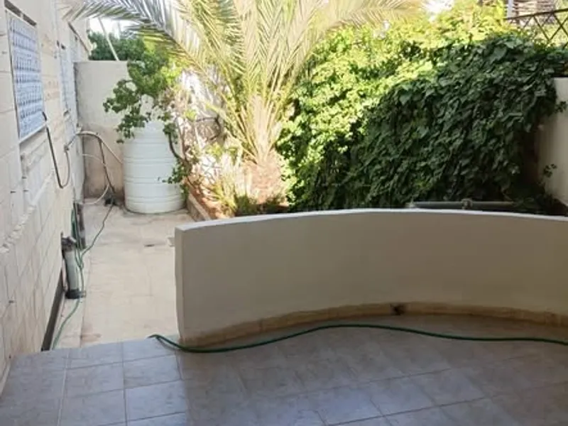شقه للأيجار بالجاردنز