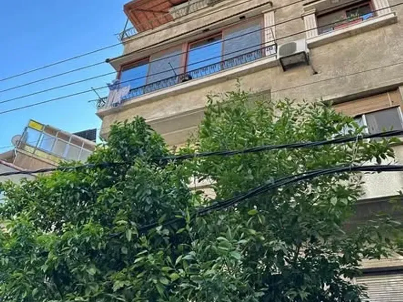 شقه بنص الشام بمنطقه المزرعه و الإكساء Super Delux
