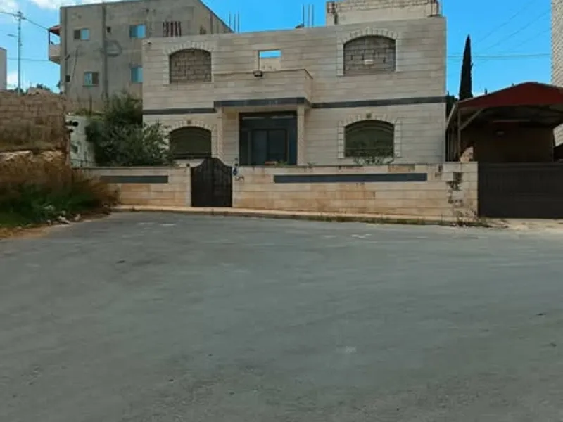 للبيع بيت طابقين في طبربور
